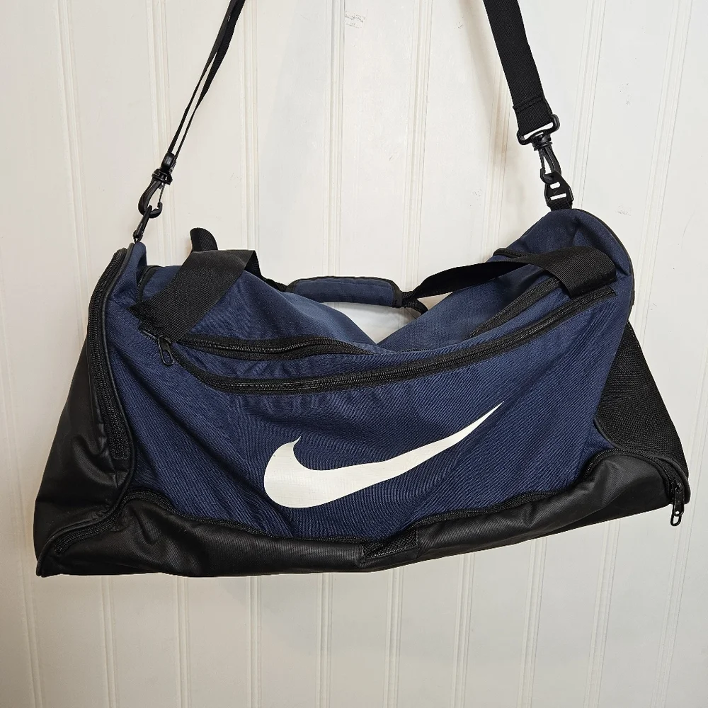 Nike Duffel Bag Brasilia Gym Travel Sports Overnight Midnight Navy Black White